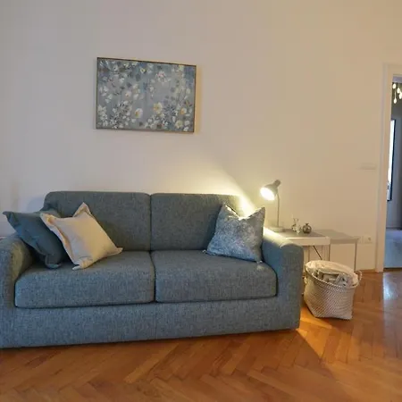 Mays Apartmán *